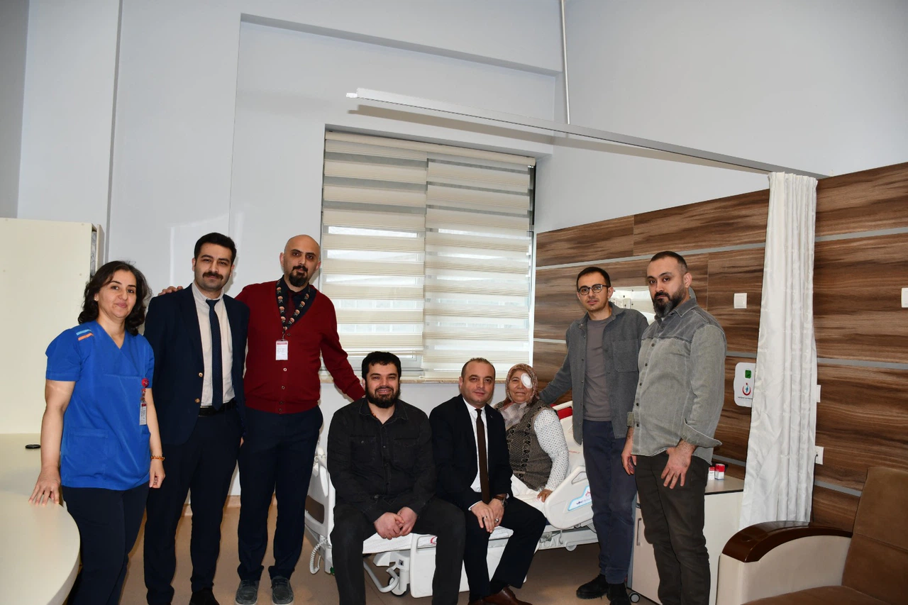 50 Yıllık Görme Hasreti Sona Erdi