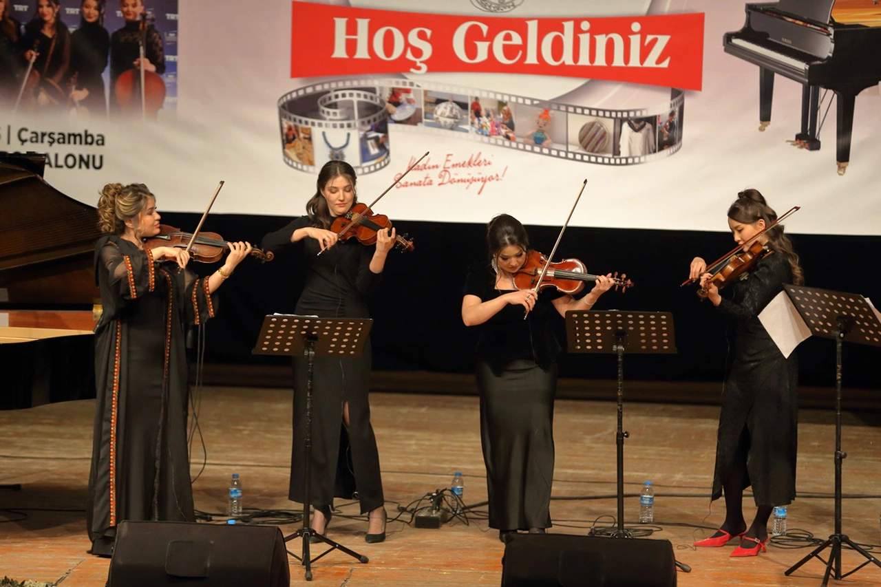Azerbaycanlı Piyanist Çorumluları Mest Etti