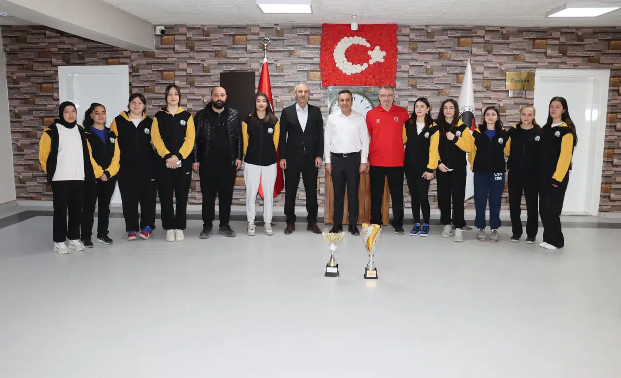 Başkan Dere'ye Şampiyonluk Ziyareti