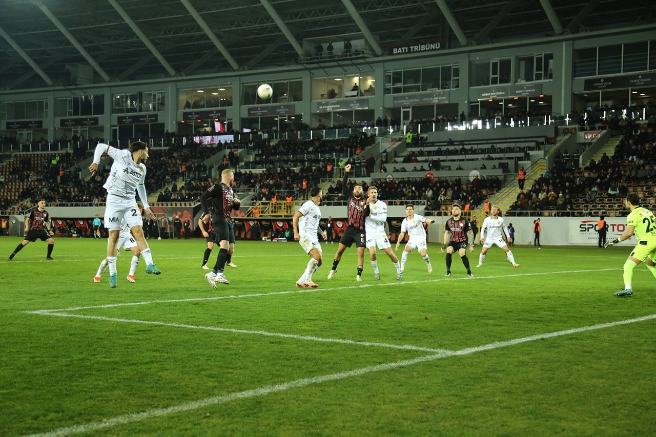 Çorum FK Evinde Kaybetmiyor, Deplasmanda Kazanamıyor