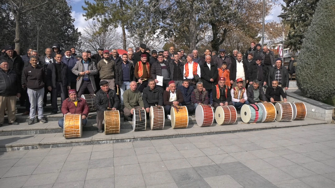Çorum’da Davulcular Tek Gün Çalışacak, Ücretlerini Belediye Karşılayacak
