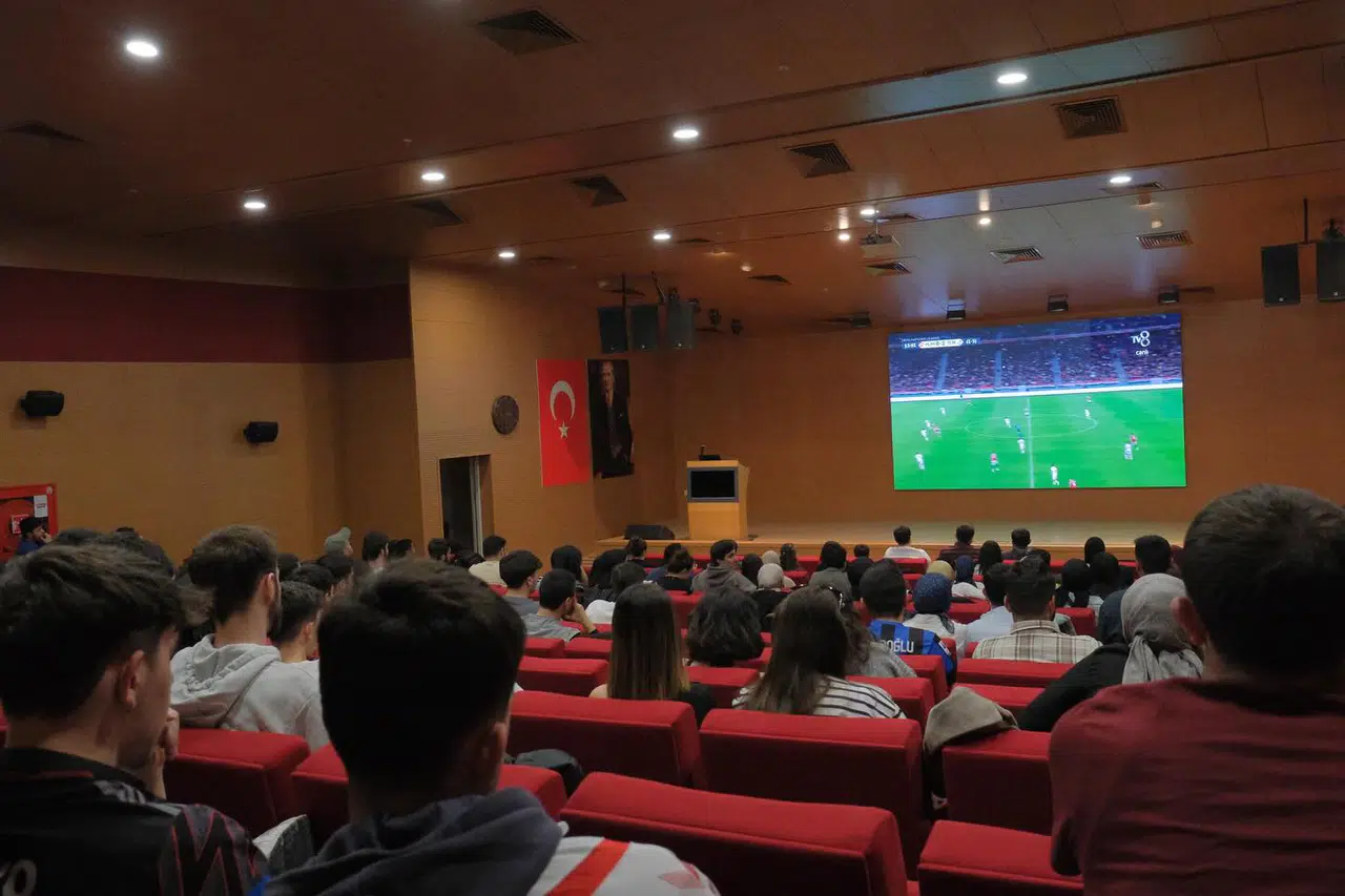 3-0’lık Galibiyeti de Birlikte İzlediler