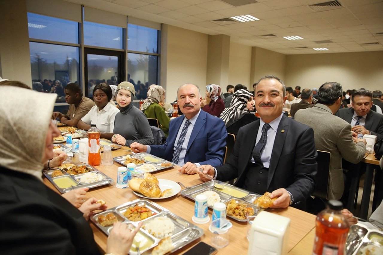 67 Ülkeden Öğrenci İftar Sofrasında Buluştu