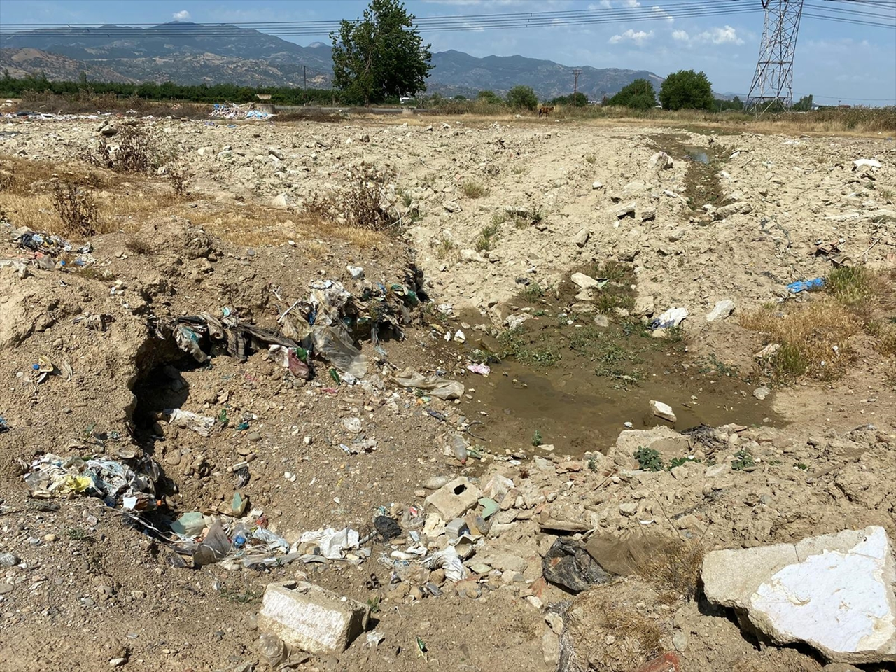 Açık çöp döküm sahaları ve hurdalıklarda mikroplastik kirliliği araştırıldı
