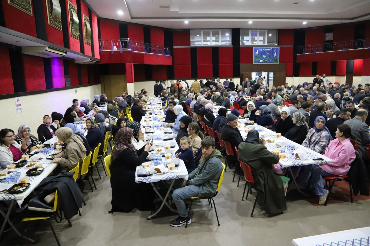 AK Parti 19 Mayıs İlçe Başkanlığı iftar programı düzenledi