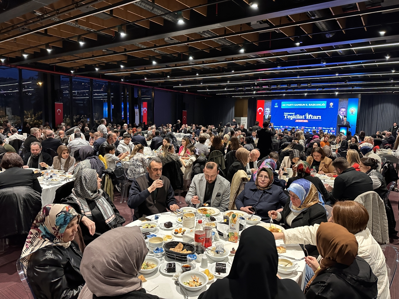AK Parti Genel Başkanvekili Elitaş, Samsun'da iftarda partililerle buluştu