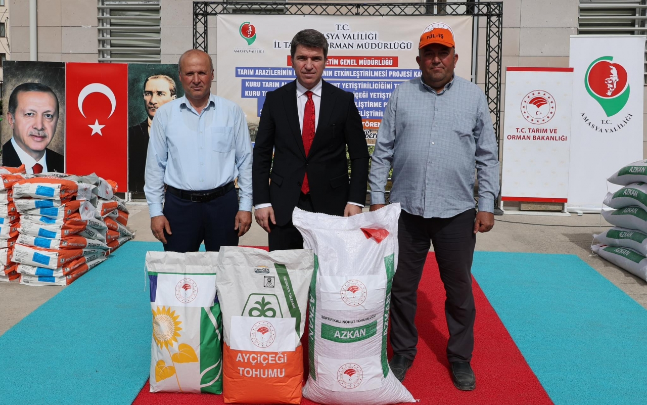 Amasya'da çiftçilere nohut ve yağlık ayçiçeği tohumu dağıtıldı