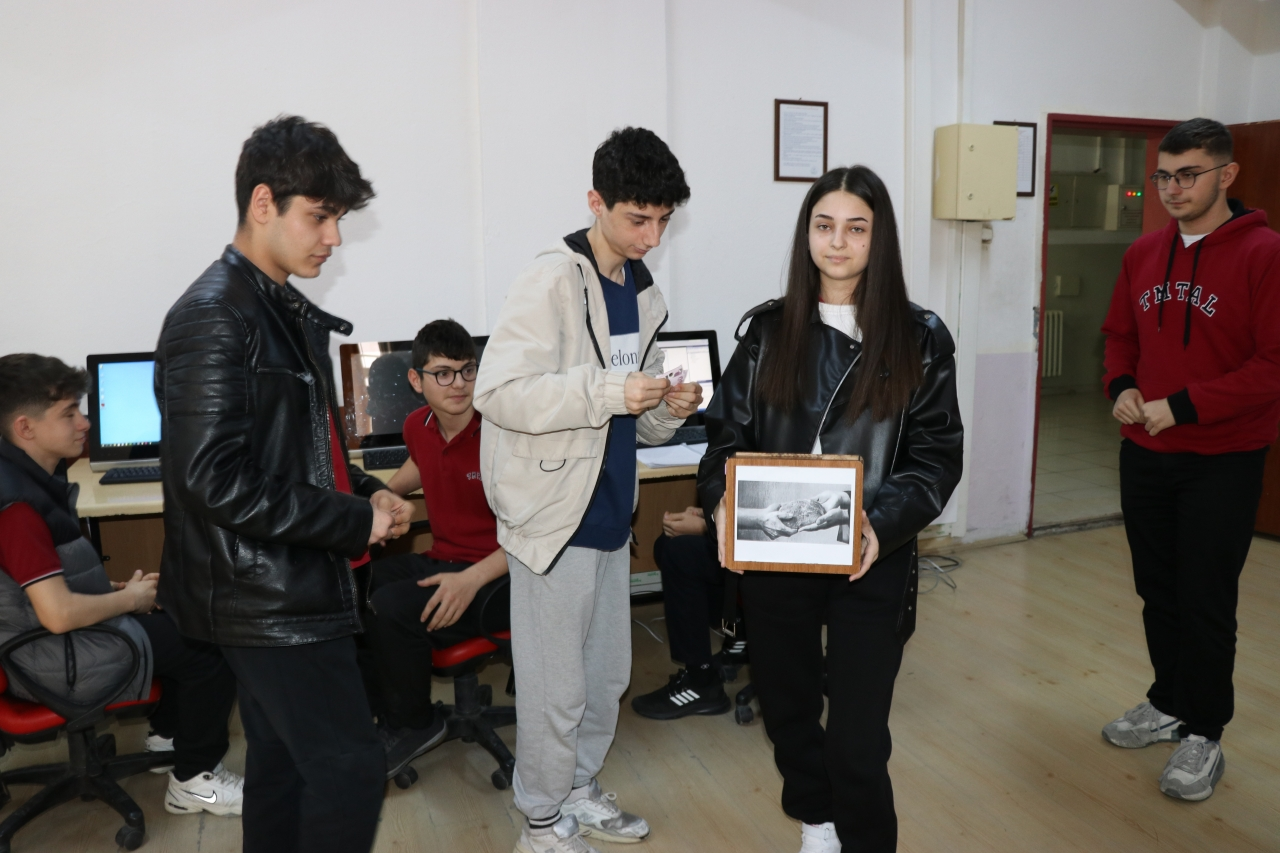 Amasya'da öğrenciler "zimem defteri" geleneğini yaşattı