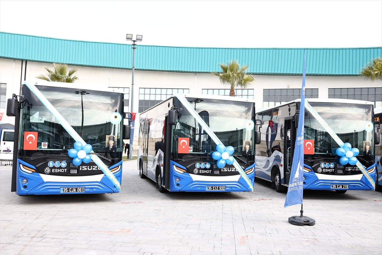 Anadolu Isuzu, İzmir Büyükşehir Belediyesi'ne 20 adet Novociti Life teslim etti