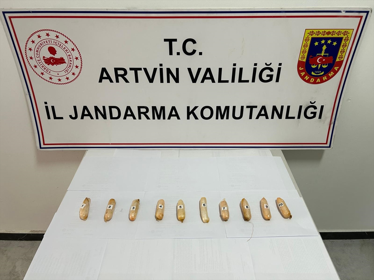 Artvin’de bağırsaklarında uyuşturucu bulunan İran uyruklu şüpheli gözaltına alındı