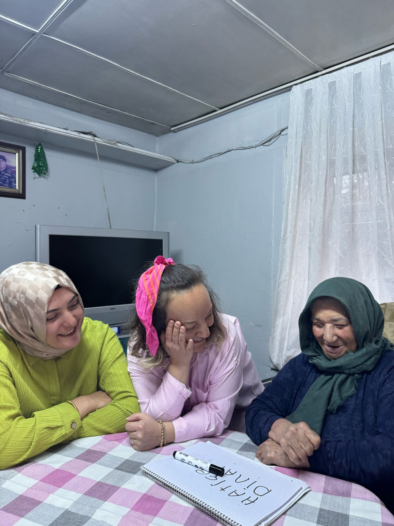 Bolu'da öğretmenlerden yalnız yaşayan kadına iftar sürprizi