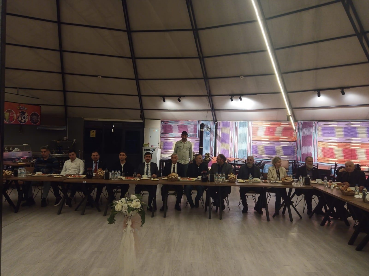 Çaykara Kaymakamı Sapmaz, muhtarlarla iftarda bir araya geldi