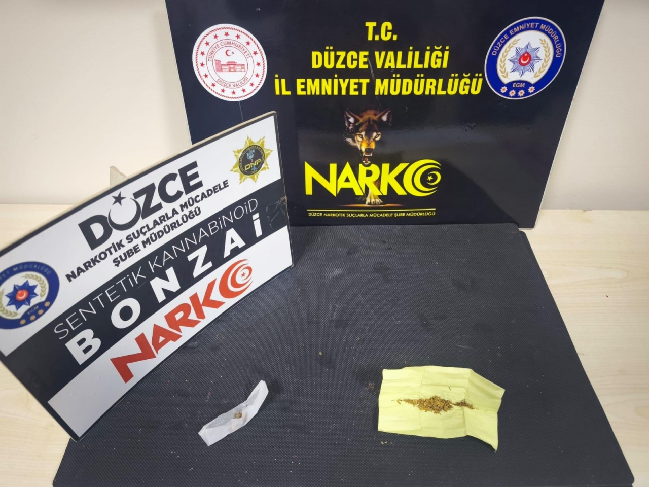Düzce'de uyuşturucu operasyonunda gözaltına alınan 2 zanlı tutuklandı