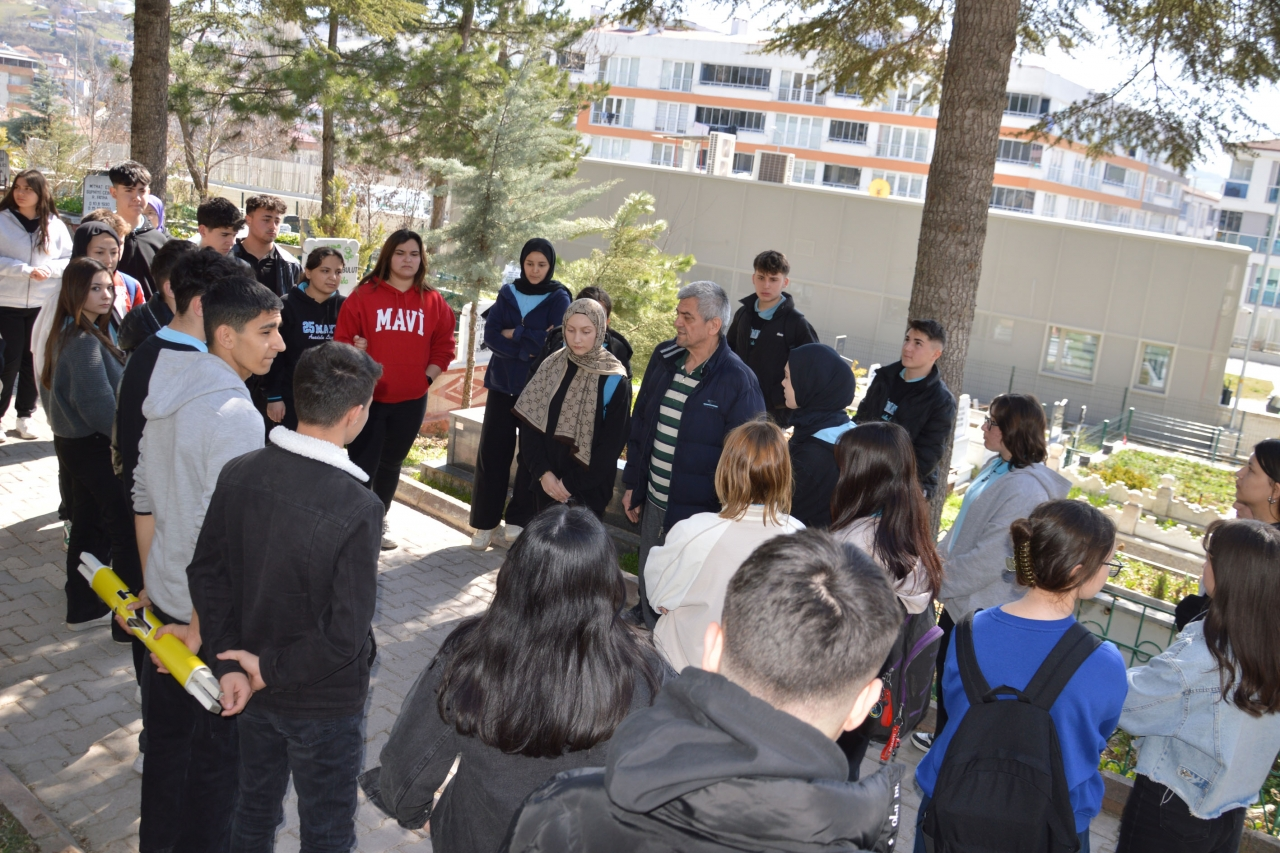 Havza 25 Mayıs Anadolu Lisesi öğrencilerinden şehitlik ziyareti