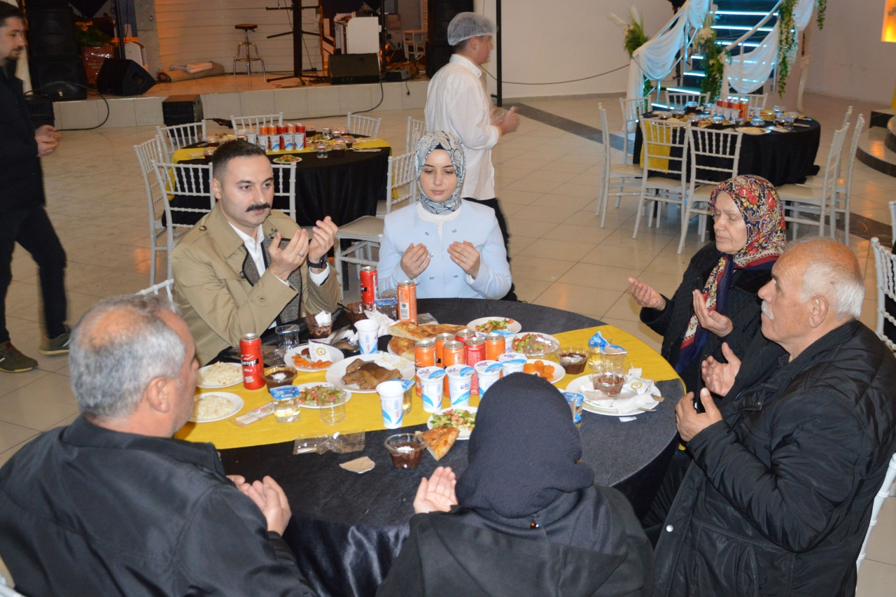 Havza Kaymakamlığı şehit yakınları ve gazilere iftar verdi