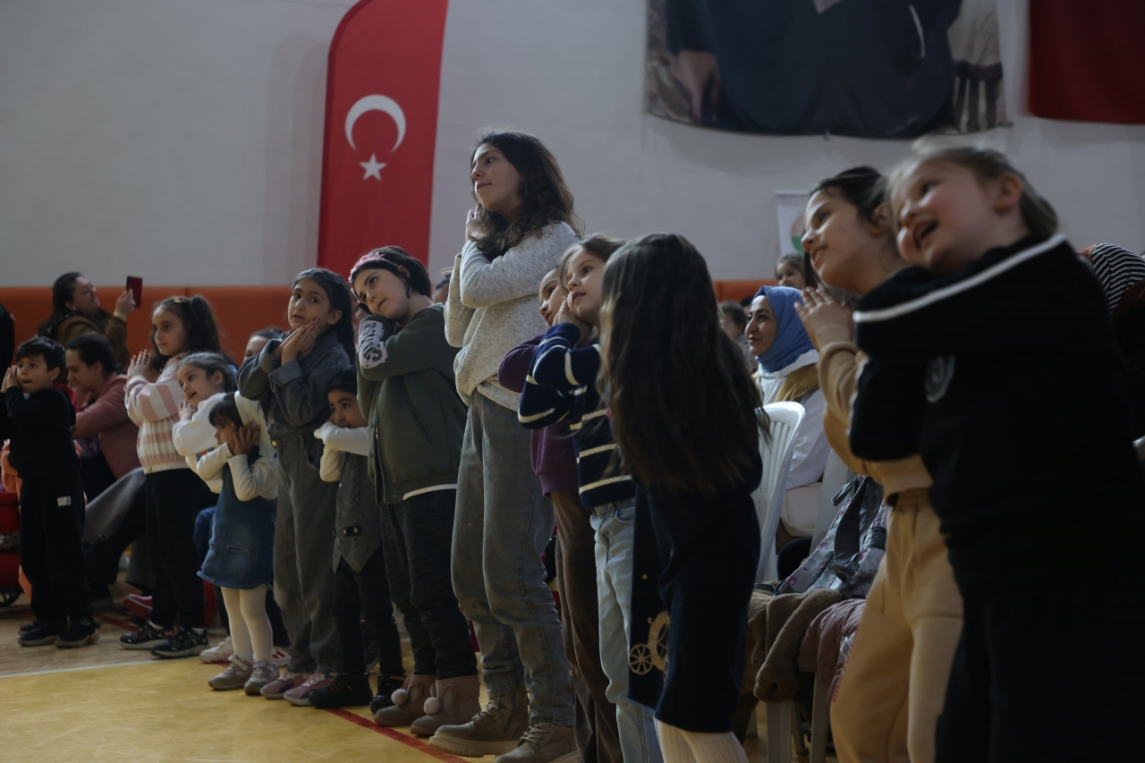 İlkadımlı minikler Ramazan Çocuk Şenliği'nde eğlendi