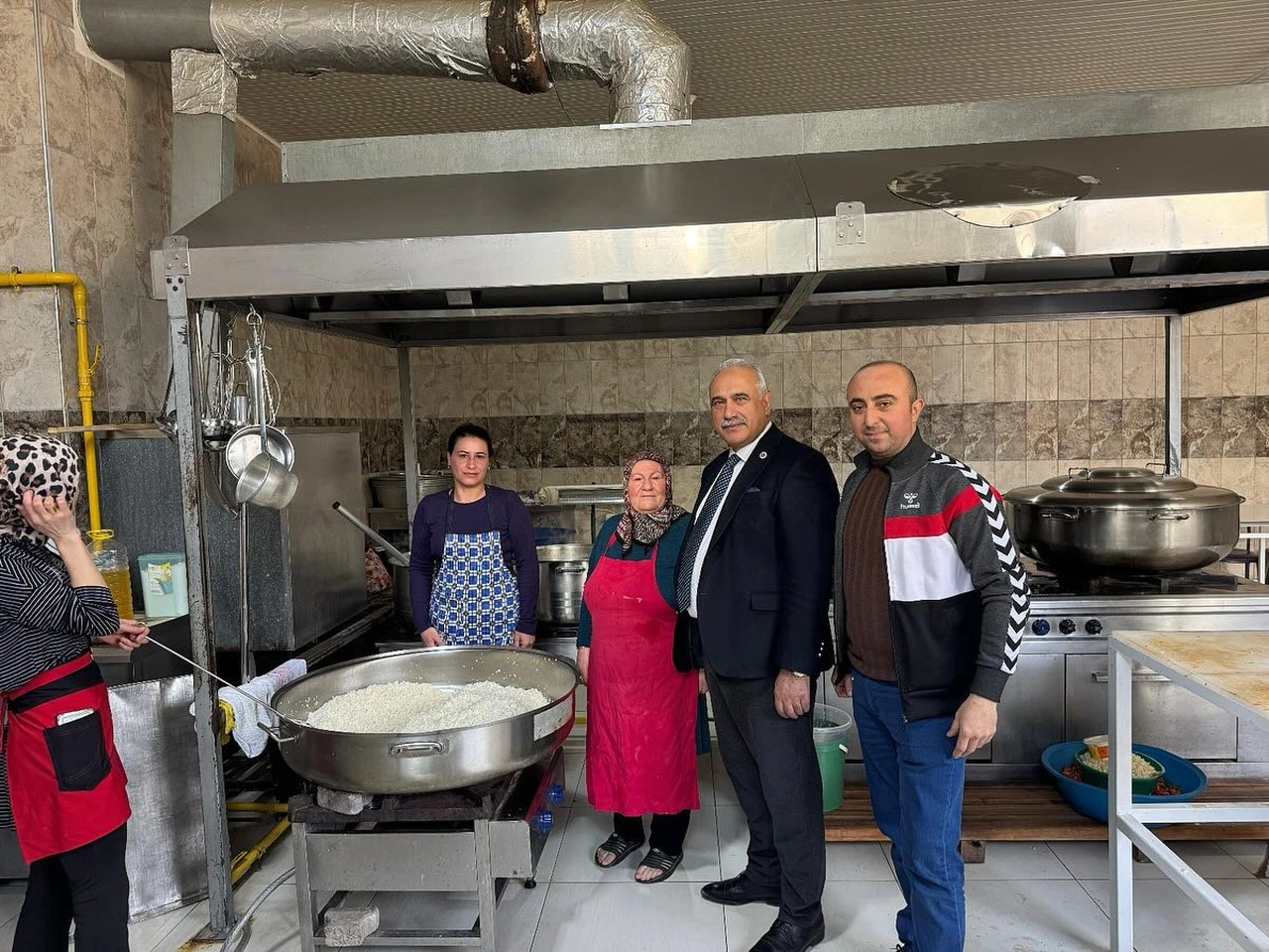 İskilip Belediyesi aşevinden her gün 300 kişiye iftar yemeği