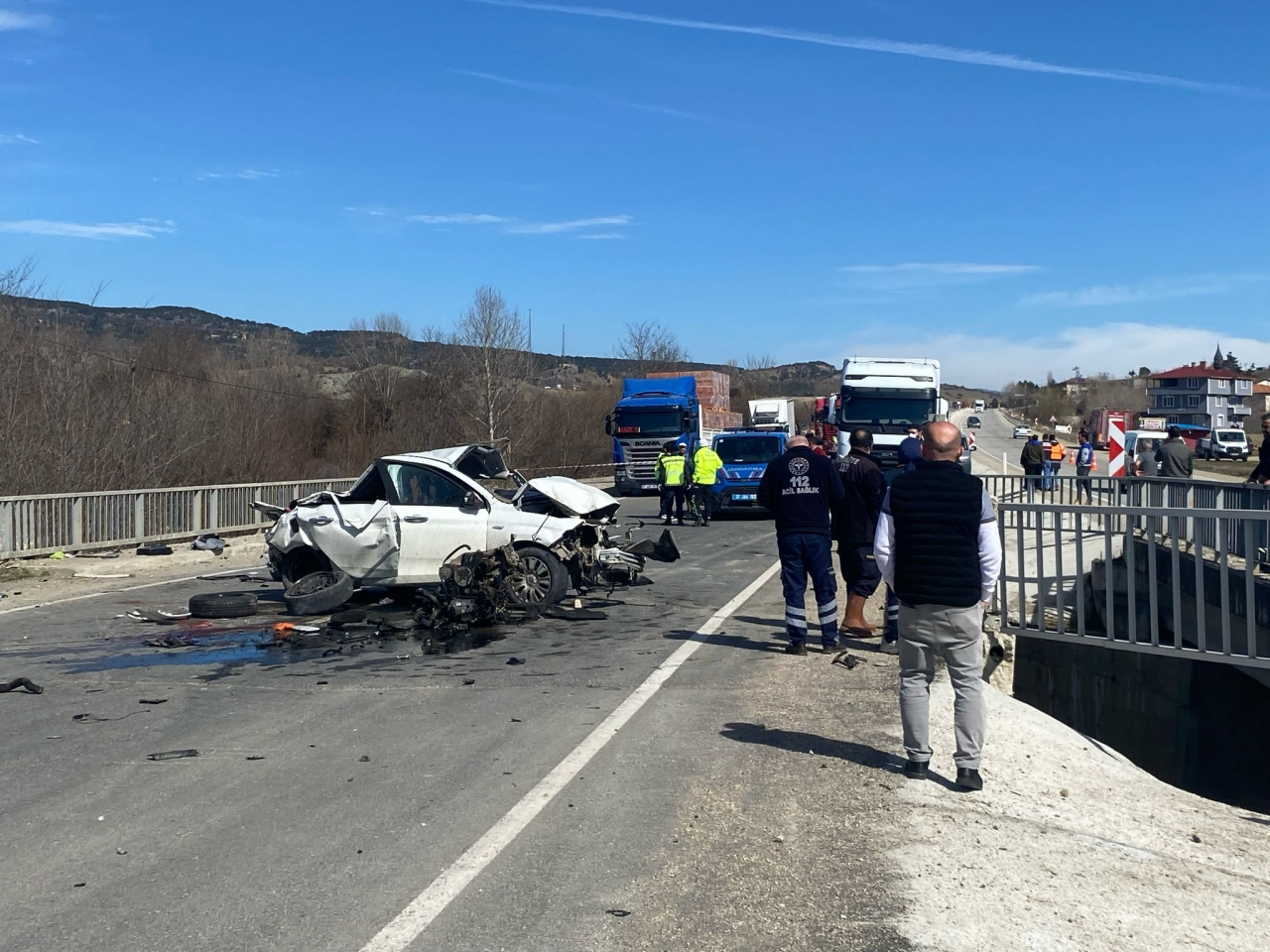 Kastamonu'da bariyerlere çarpan otomobilin sürücüsü hayatını kaybetti