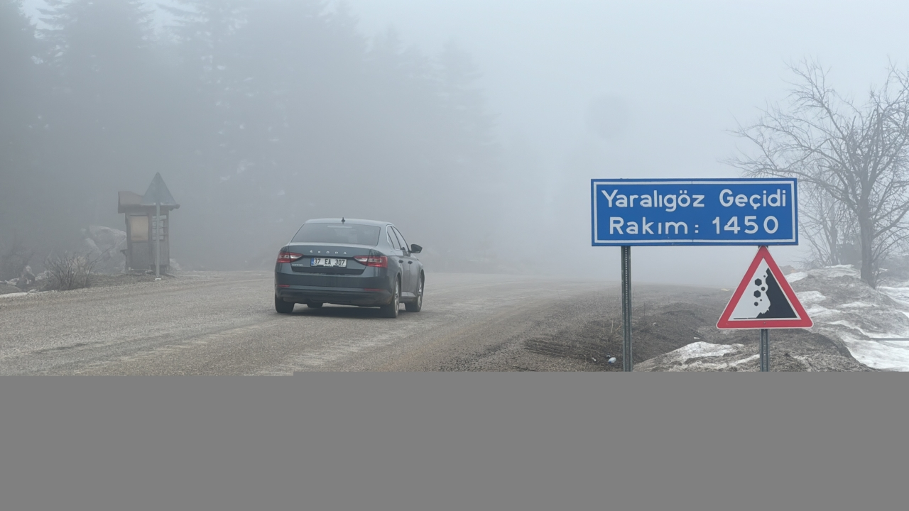 Kastamonu'daki Yaralıgöz Geçidi'nde sis nedeniyle görüş mesafesi düştü