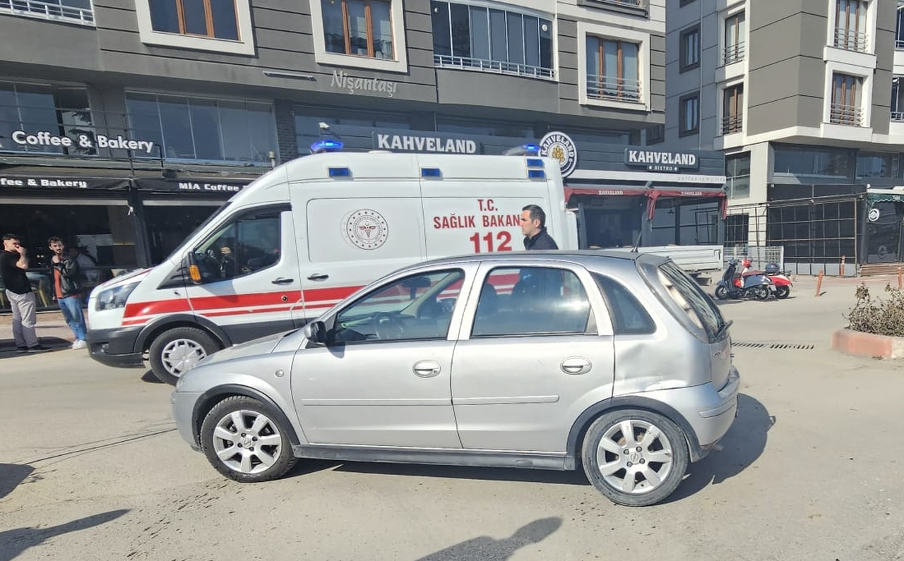 Merzifon’da otomobille çarpışan motosikletteki 2 kişi yaralandı