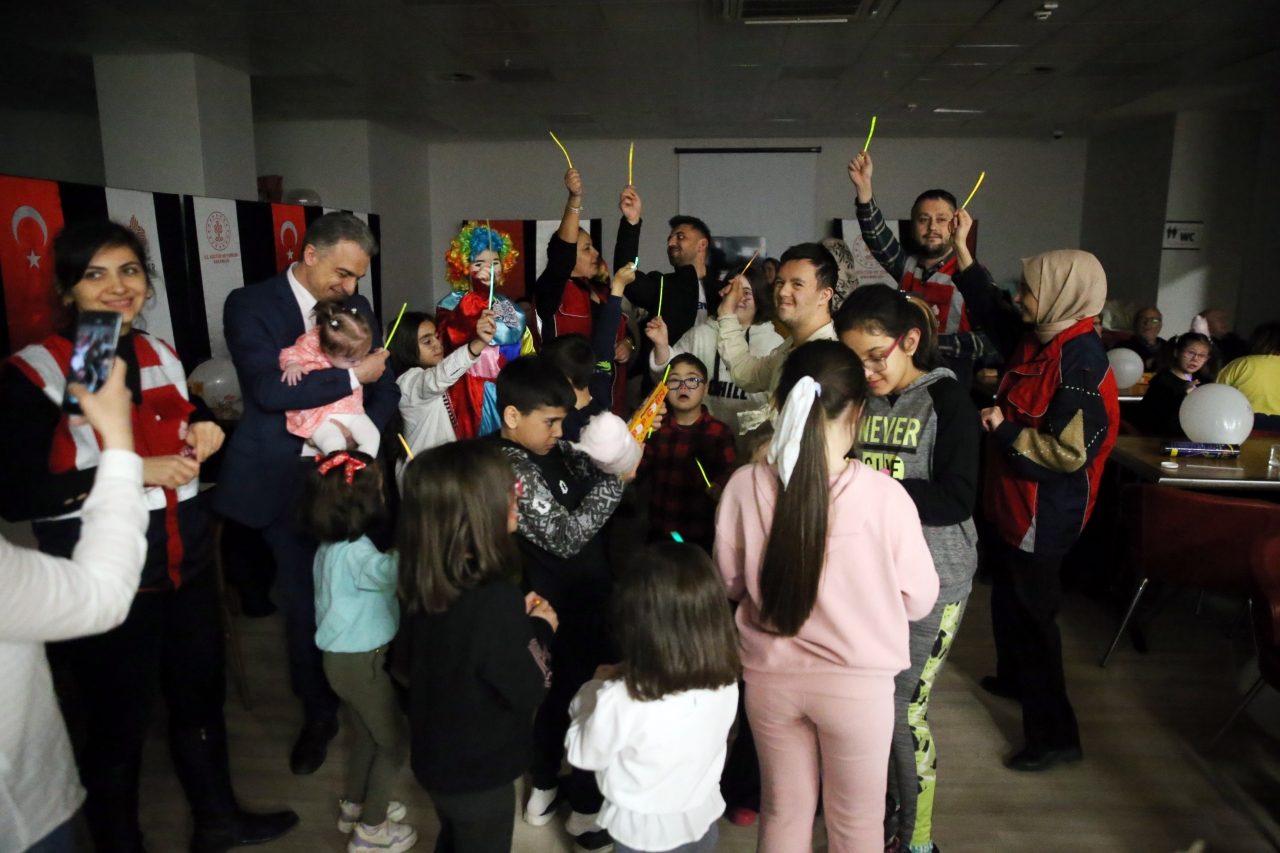 Mutlu Kafe'nin "mutluları" Down sendromlu bireyler oldu