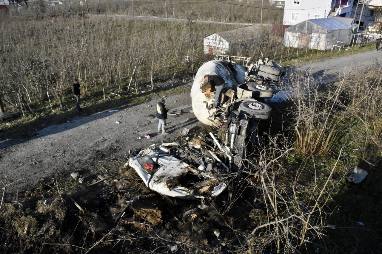 Ordu'da devrilen beton mikserinin sürücüsü ağır yaralandı