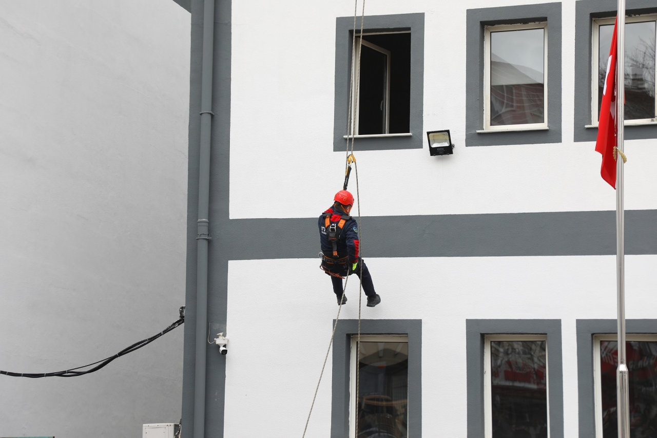Ordu'da lise öğrencileri deprem ve tahliye tatbikatına katıldı