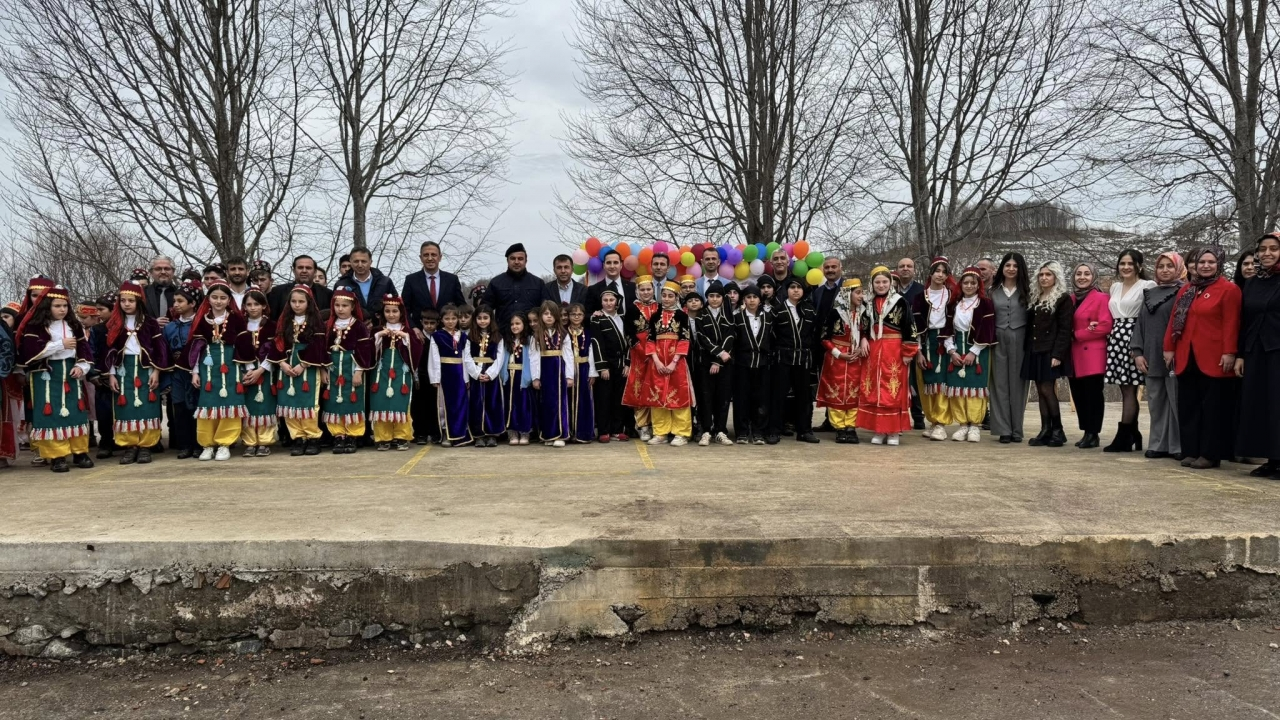 Salıpazarı'nda Nevruz Bayramı kutlandı