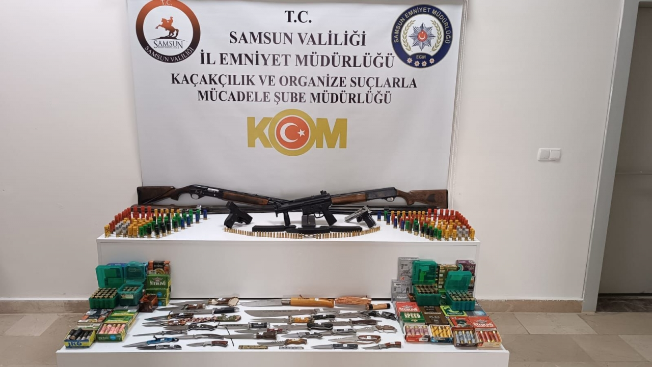 Samsun'da ikametinde çok sayıda silah bulunduran zanlı yakalandı