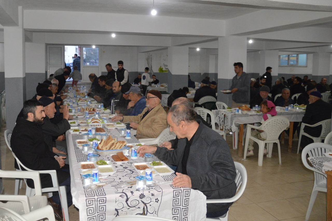 Samsun'da mahalle sakinleri 20 yılı aşkın süredir birlikte iftar yapıyor