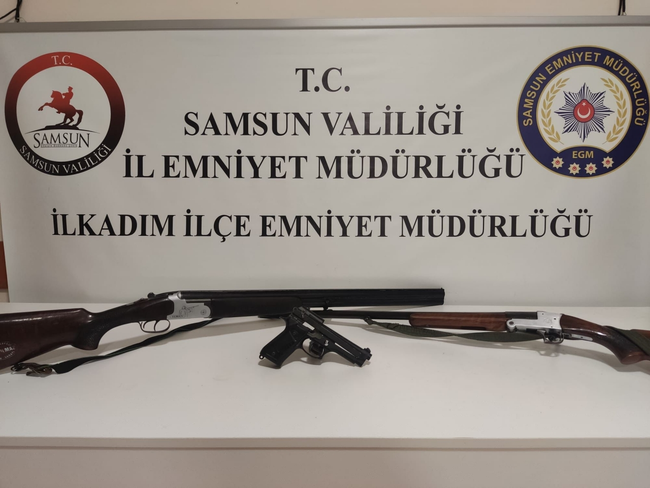 Samsun'da ruhsatsız tüfek ve tabanca ile yakalanan kişi gözaltına alındı