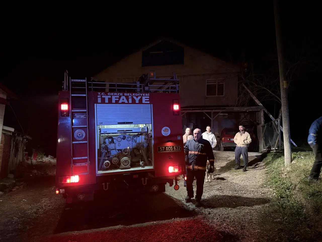 Sinop'ta müstakil evde çıkan yangında 3 kişi yaralandı