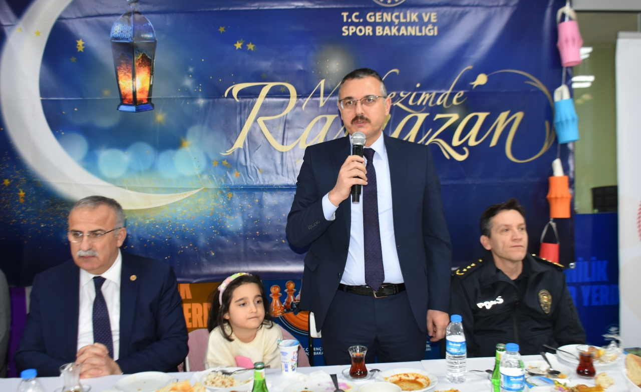 Sinop'ta üniversite öğrencileri iftar programında buluştu