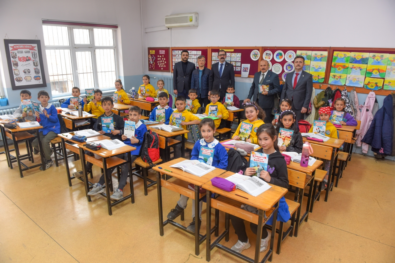 Taşköprü Kaymakamı Demirdağ ve Belediye Başkan Arslan'dan öğrencilere ziyaret