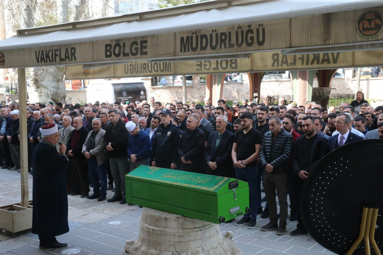 Tokat'ta 6. kattan düşerek ölen çocuğun cenazesi toprağa verildi