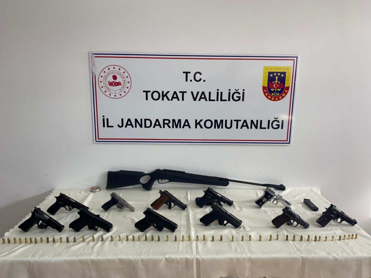 Tokat'ta kaçak silah operasyonunda 2 kişi yakalandı