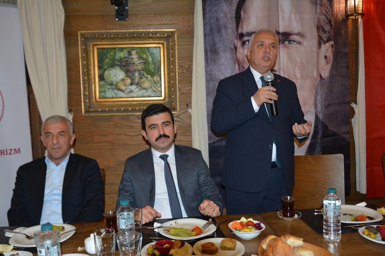 Trabzon Valisi Yıldırım,  şehit aileleri ve gazilerle iftar yaptı