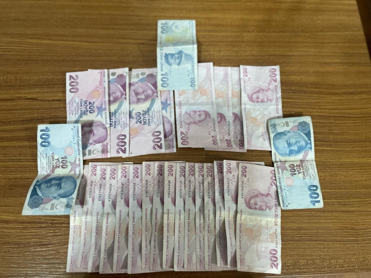 Trabzon'da kumar oynayan 8 kişiye 72 bin 376 lira ceza kesildi