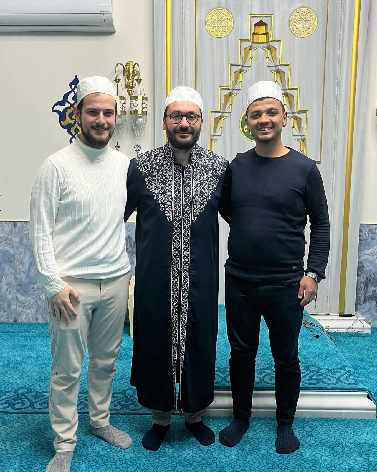 Türkeli'de çocuk doktoru hatimle teravih namazı kıldırdı