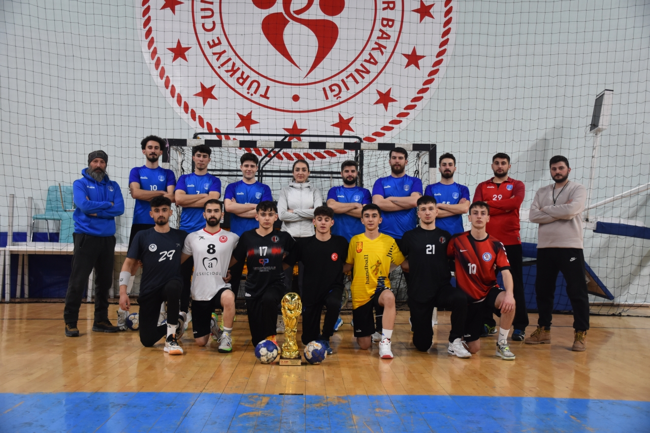 Zeynep Albayrak, sporculuğunda yaşayamadığı şampiyonluğa başantrenörlükte ulaştı