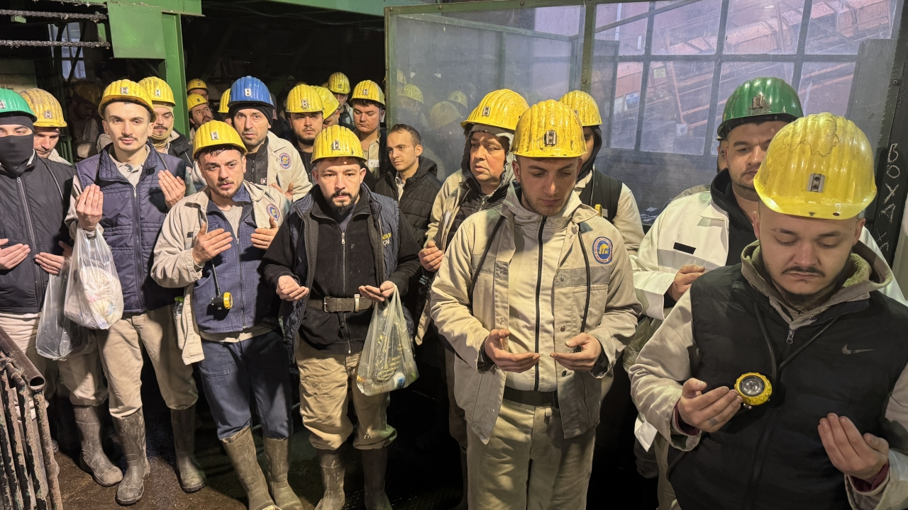 Zonguldak'taki grizu faciasında hayatını kaybeden 263 maden işçisi dualarla anıldı