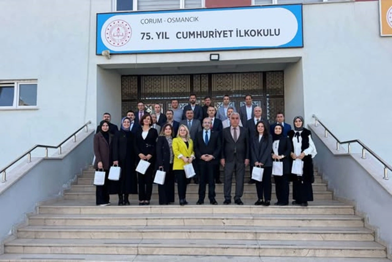 Bakan Hediye Gönderdi, Müdür Teslim Etti