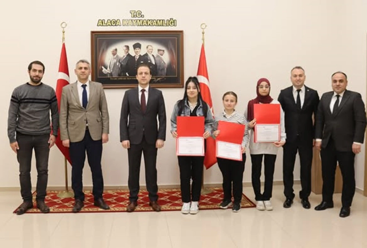 Başarılı Gençleri Kutladı