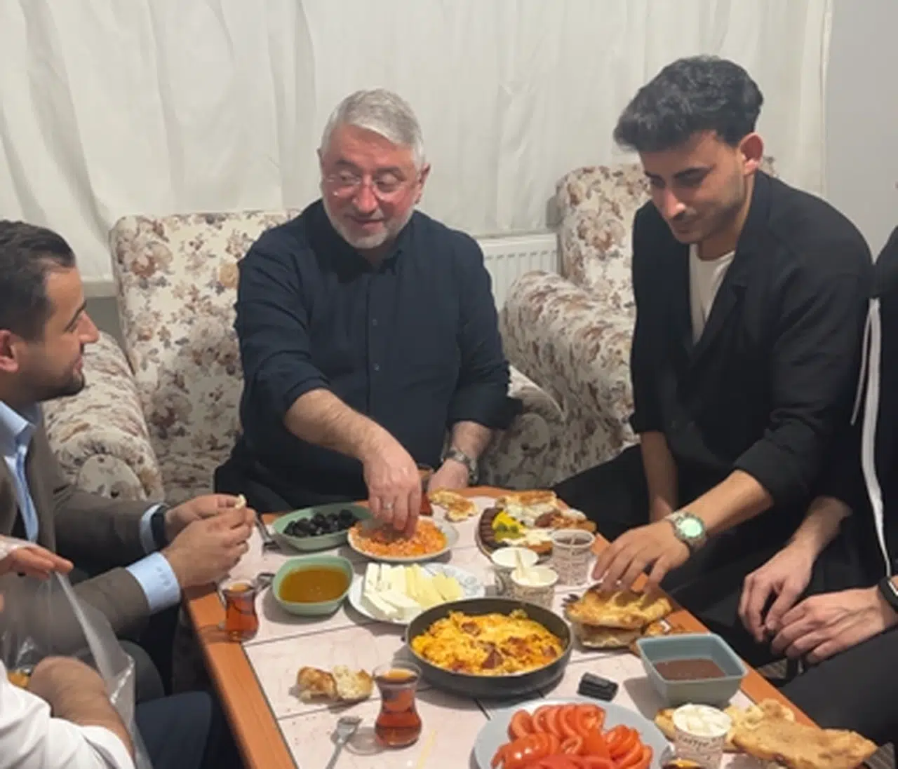 Başkan, Öğrencilere Menemen Yaptı