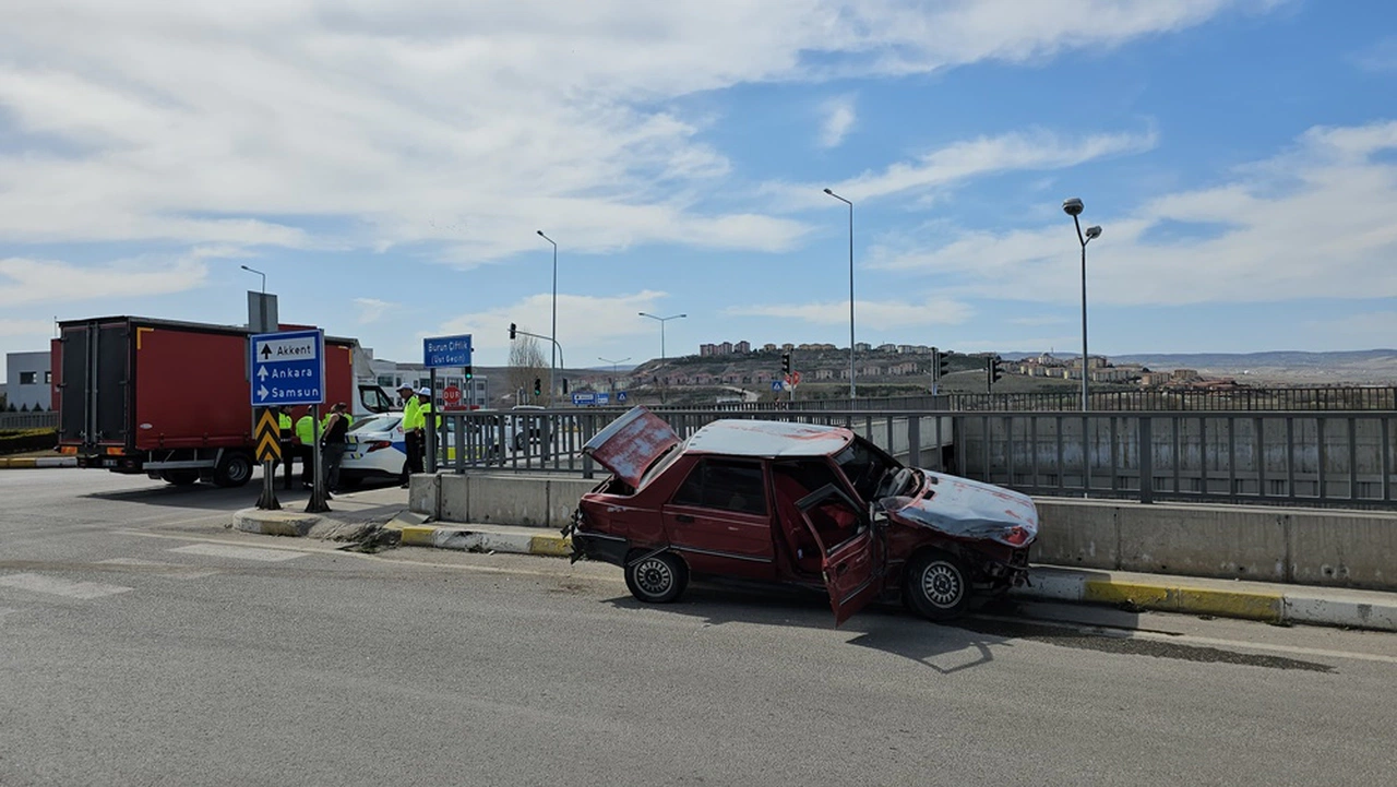 Burunçiftlik Kavşağı'nda Kaza, Yaralılar Var