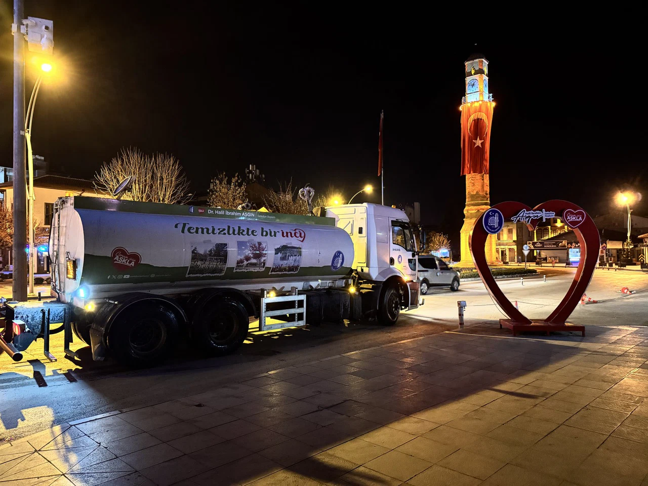 Caddelerde Bayram Temizliği