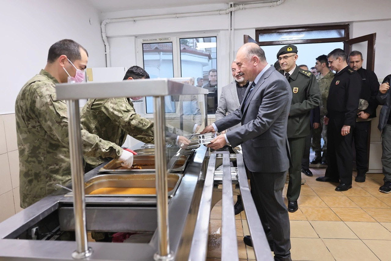 Çalgan, Mehmetçiklerle İftar Sofrasında Buluştu