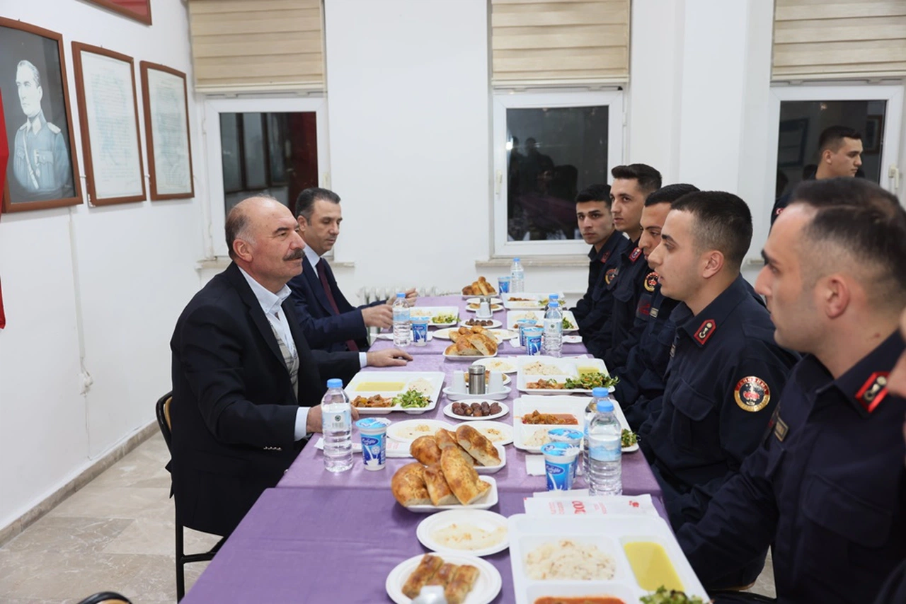 Çalgan, Mehmetçiklerle İftar Sofrasında Buluştu
