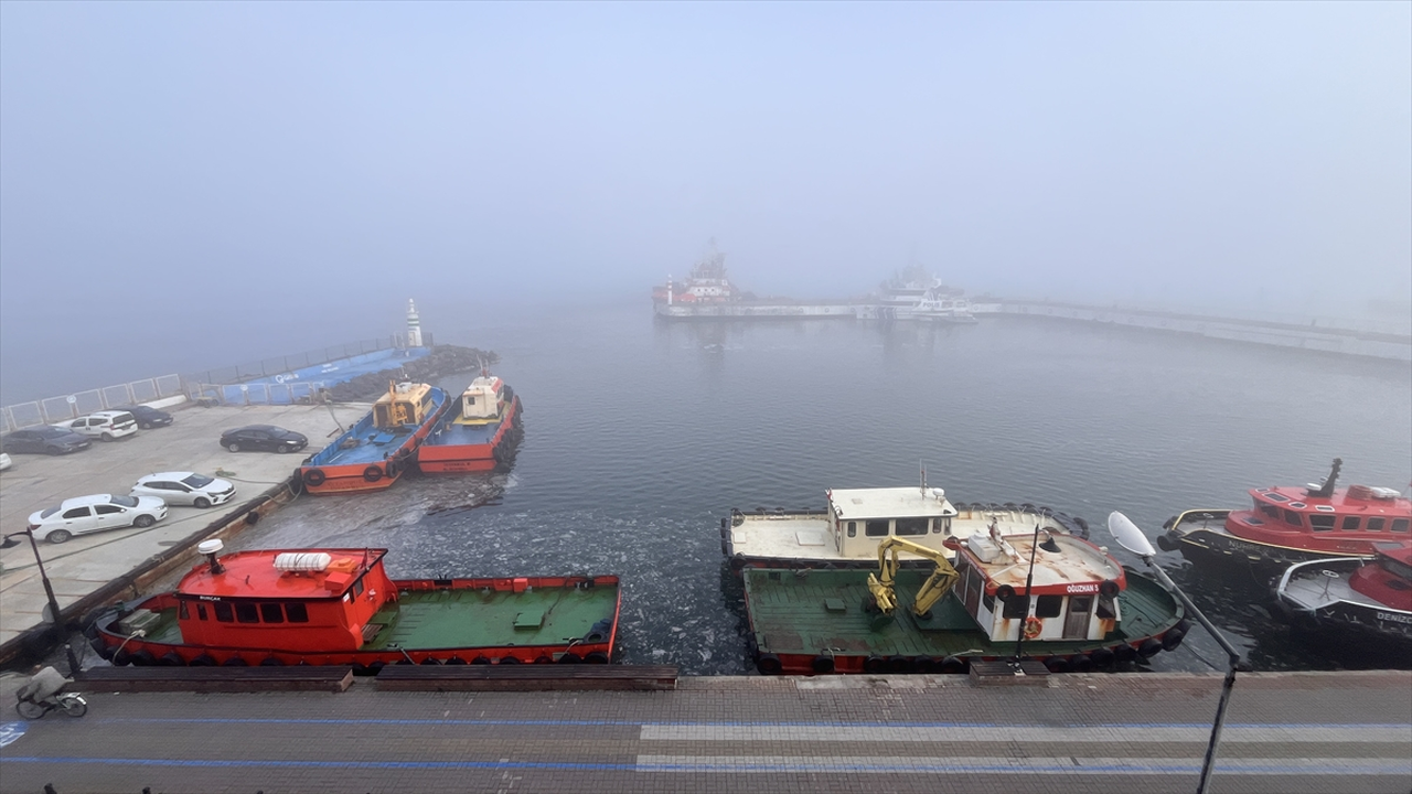 Çanakkale Boğazı sis nedeniyle transit gemi geçişlerine kapatıldı