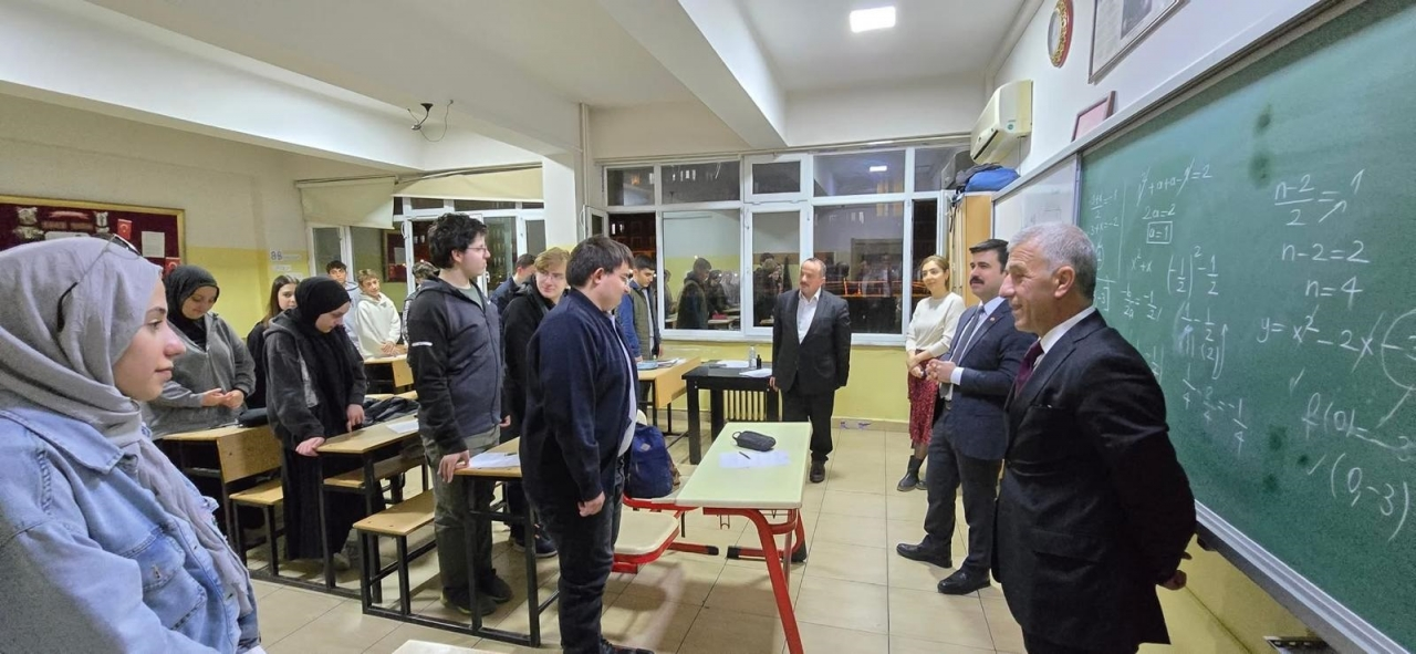 Çaykara Kaymakamı Sapmaz, öğrencilerle iftarda bir araya geldi